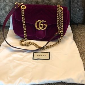 Gucci Fuschia Marmont medium velvet quilted back